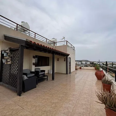 3 Bedroom Comfort Livadhia