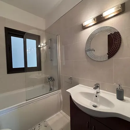 3 Bedroom Comfort * Livadhia